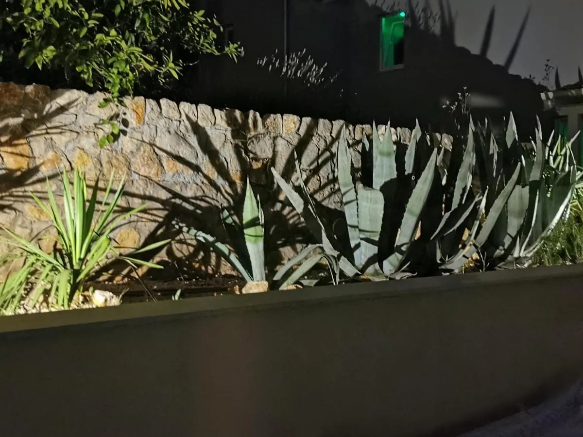 Apartments Mara 茨雷斯