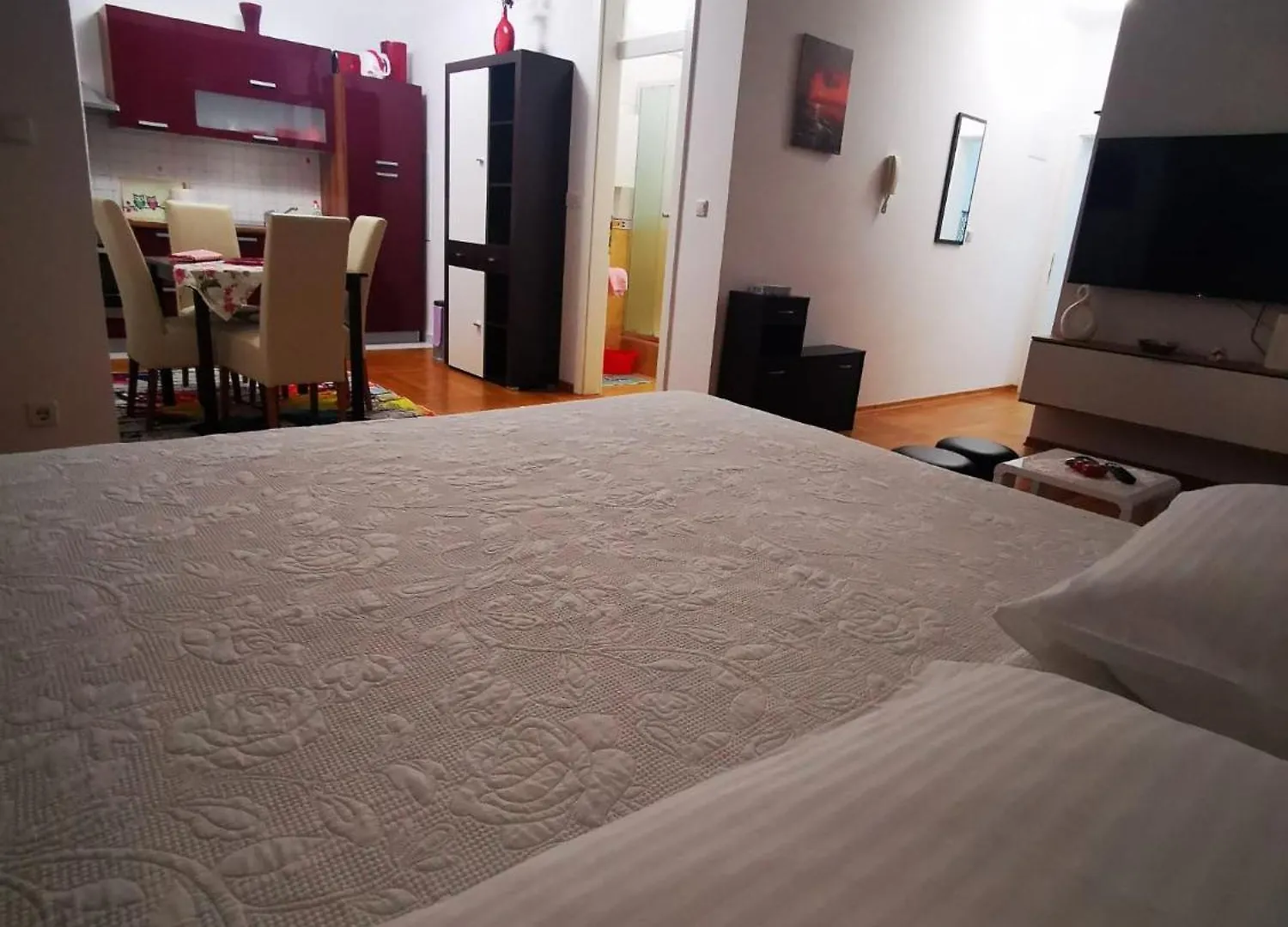 Apartments Mara 茨雷斯