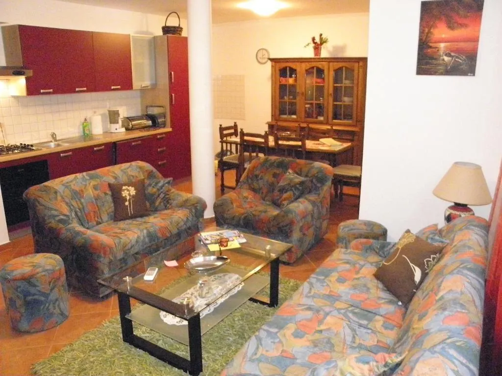 Apartments Mara Cres