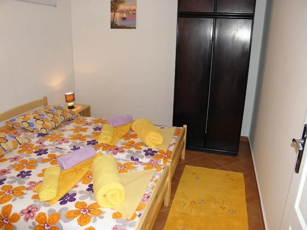 Apartments Mara Cres