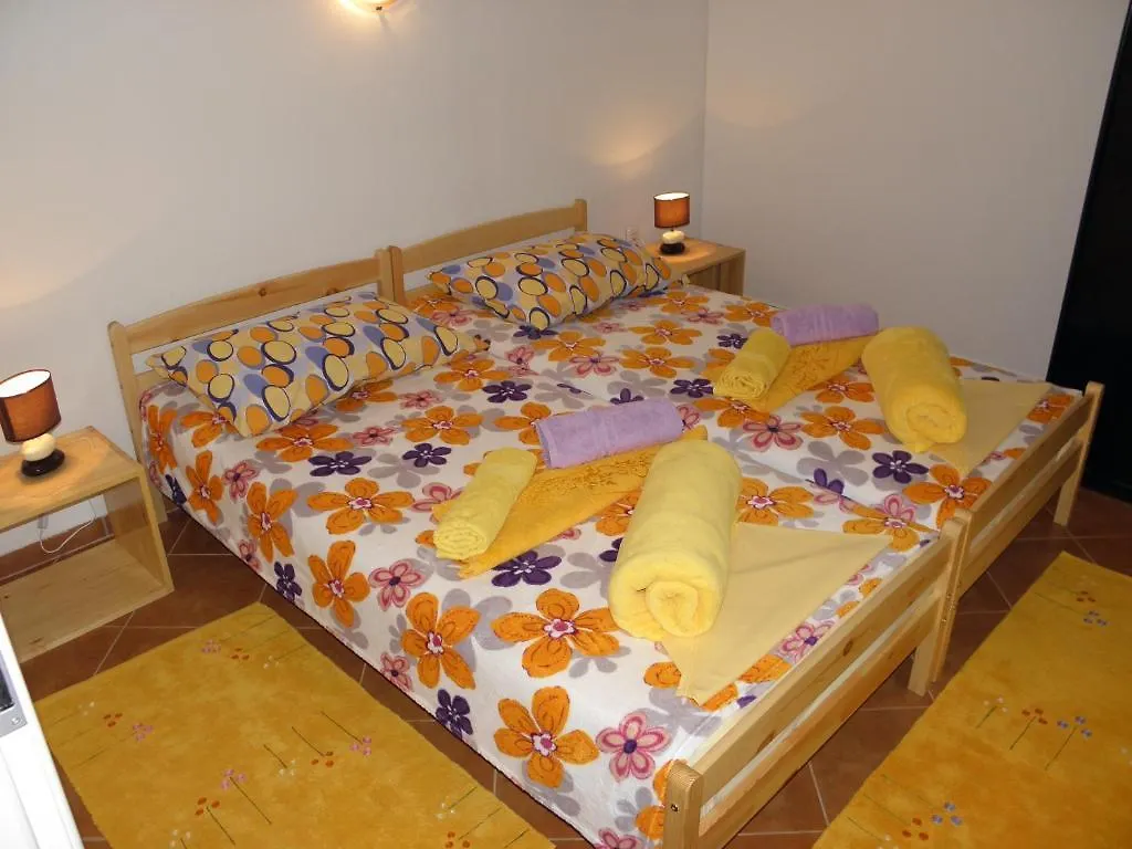 Apartments Mara Cres