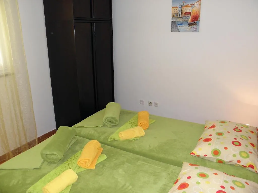 Apartments Mara Cres 0*,  Croatia
