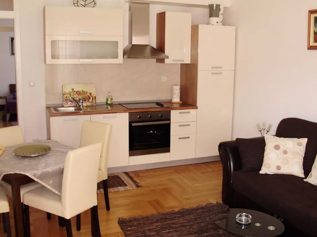 Apartments Mara Cres