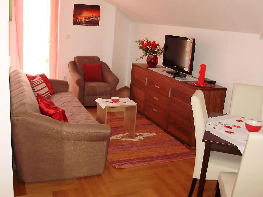 Apartments Mara Cres