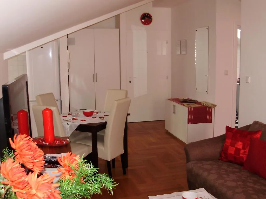 Apartments Mara Cres