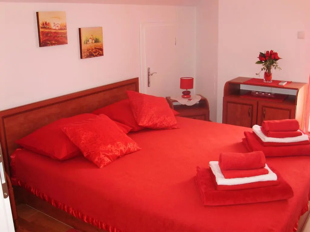 Apartments Mara Cres
