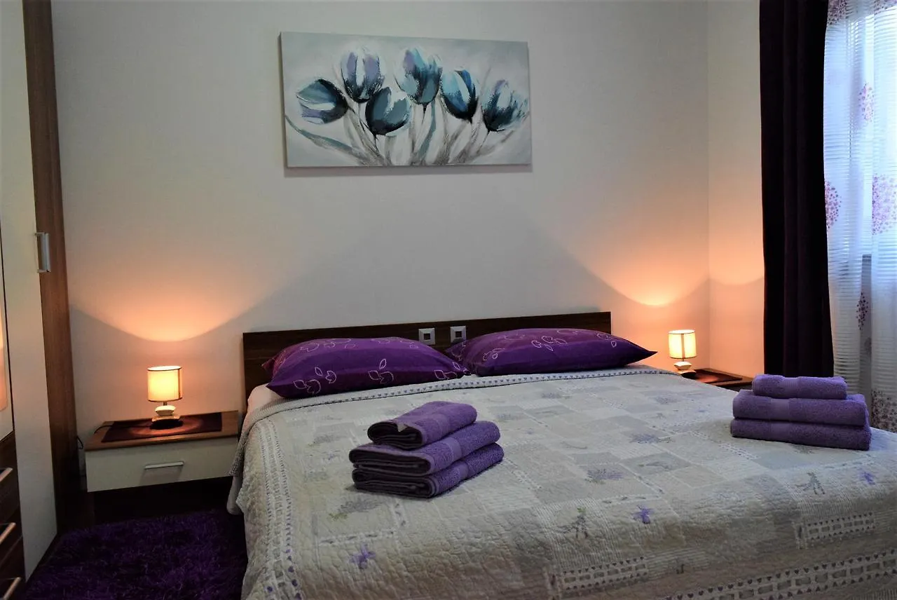 Apartments Mara 茨雷斯