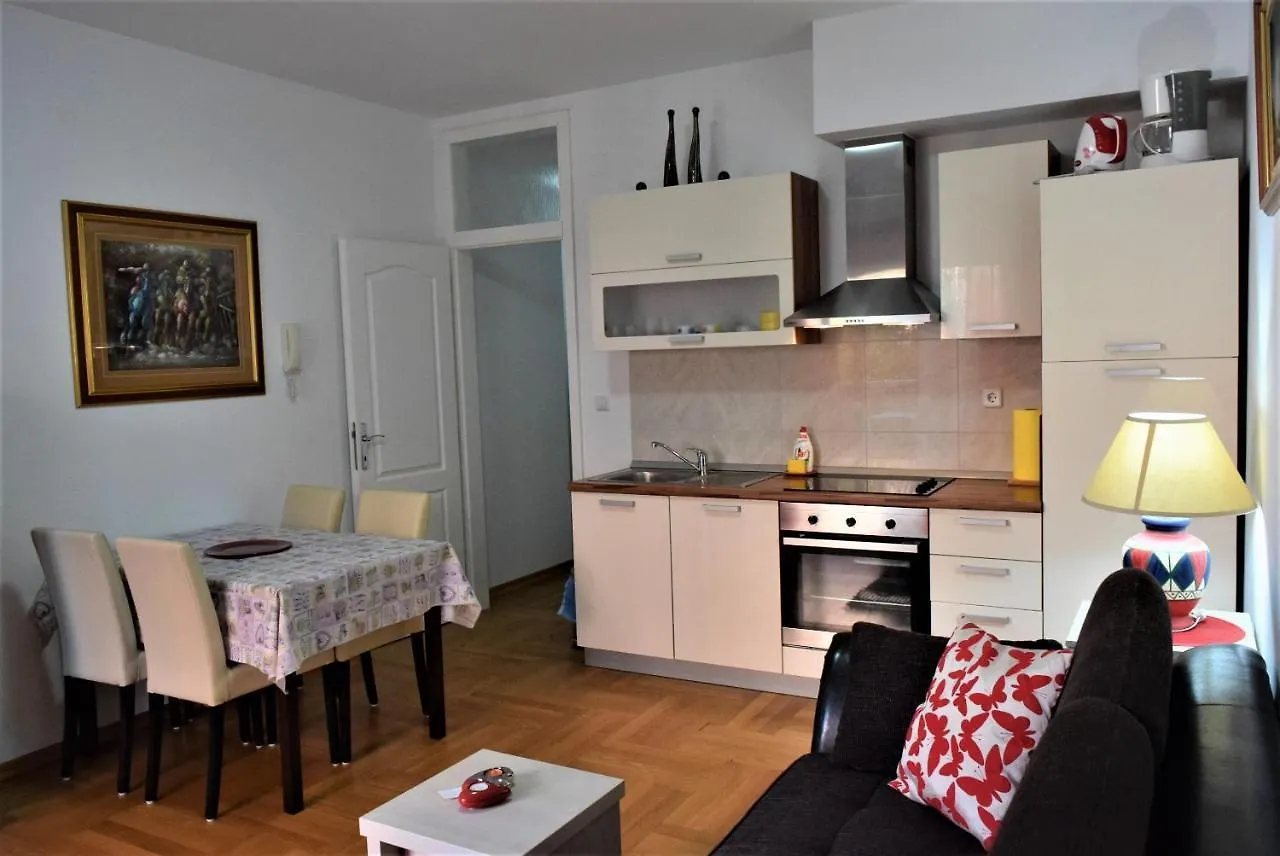 Apartments Mara 茨雷斯